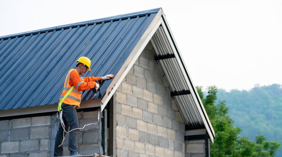 Professional gutter cleaning in Keokee, VA